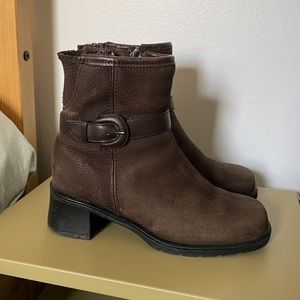 BLONDO Canada, Women's Brown Pebbled Leather, lined, Ankle Boot In Size 7.5M